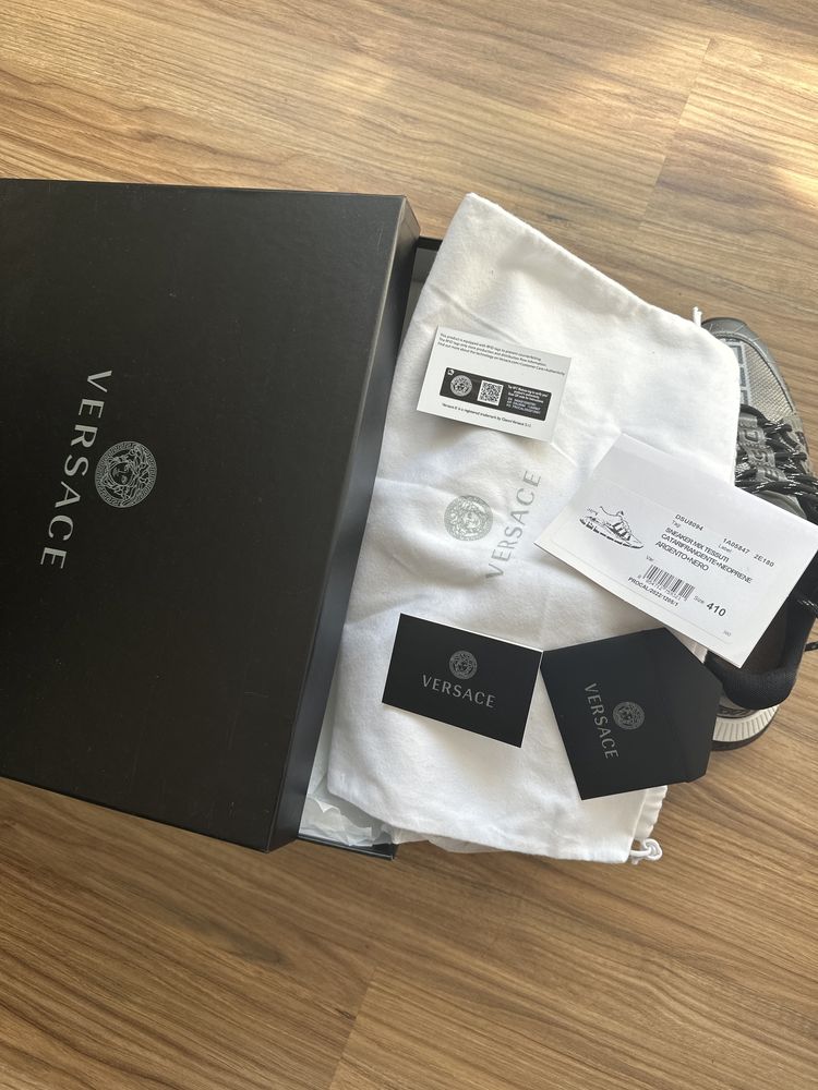 Versace( sau schimb cu versace chain reaction)originali marimea 41
