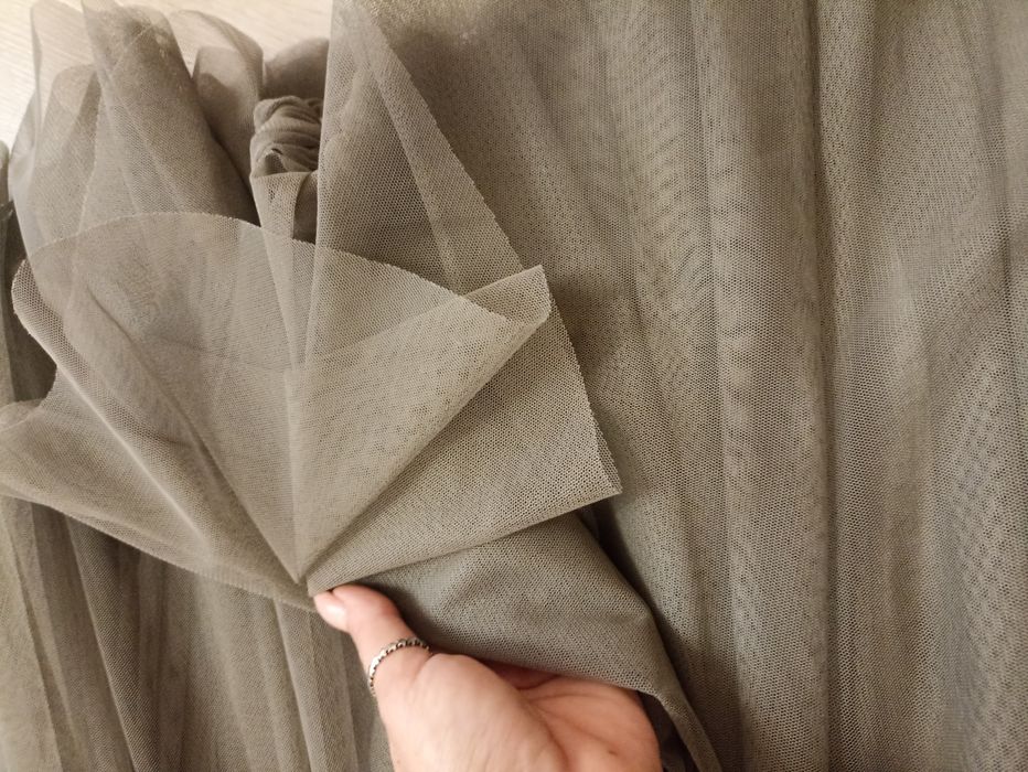 Дамска бежова рокля тюл