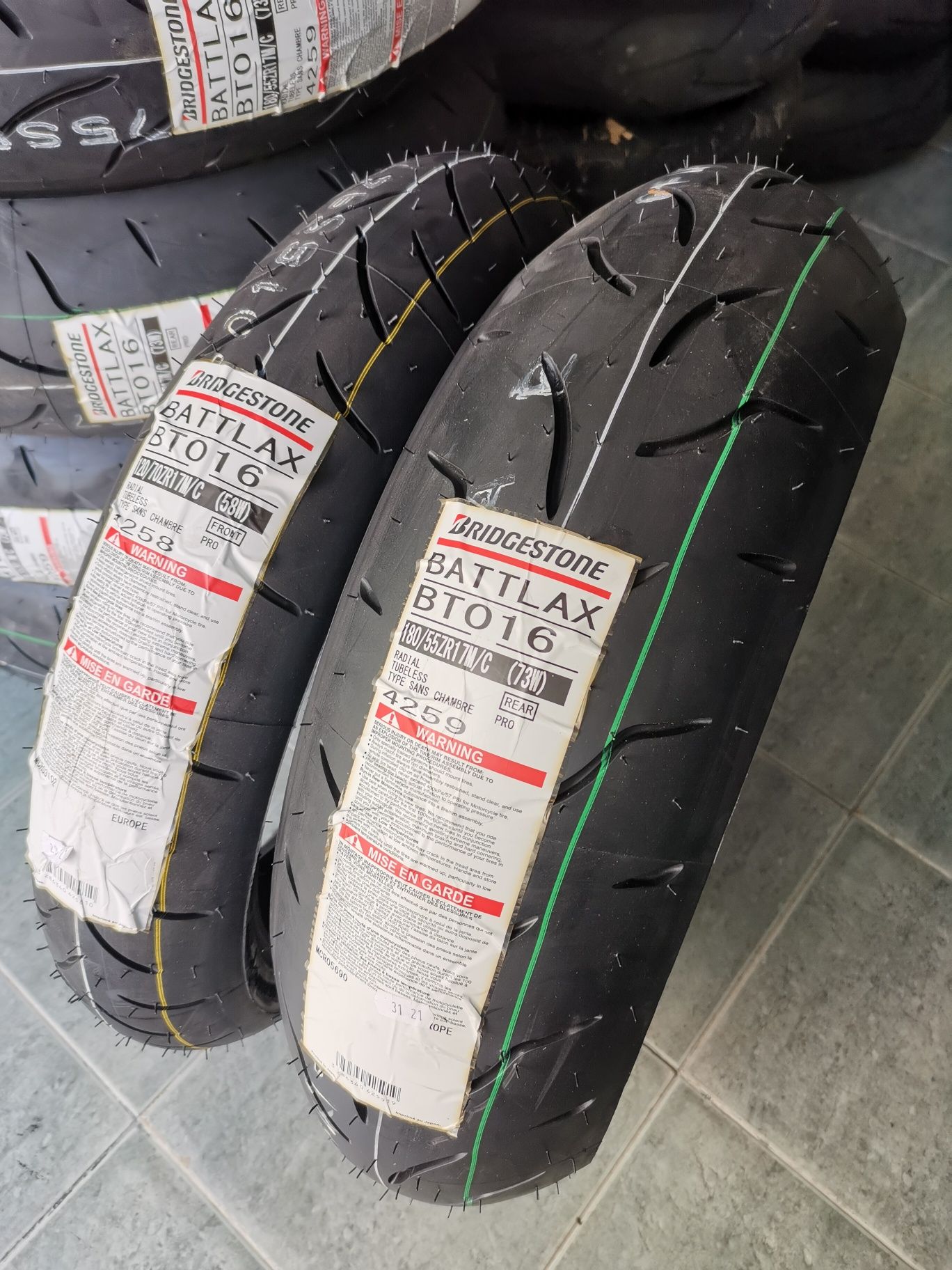 Bridgestone Battlax BT016 Pro 120 70 17 / 180 55 17 | 190 55 17