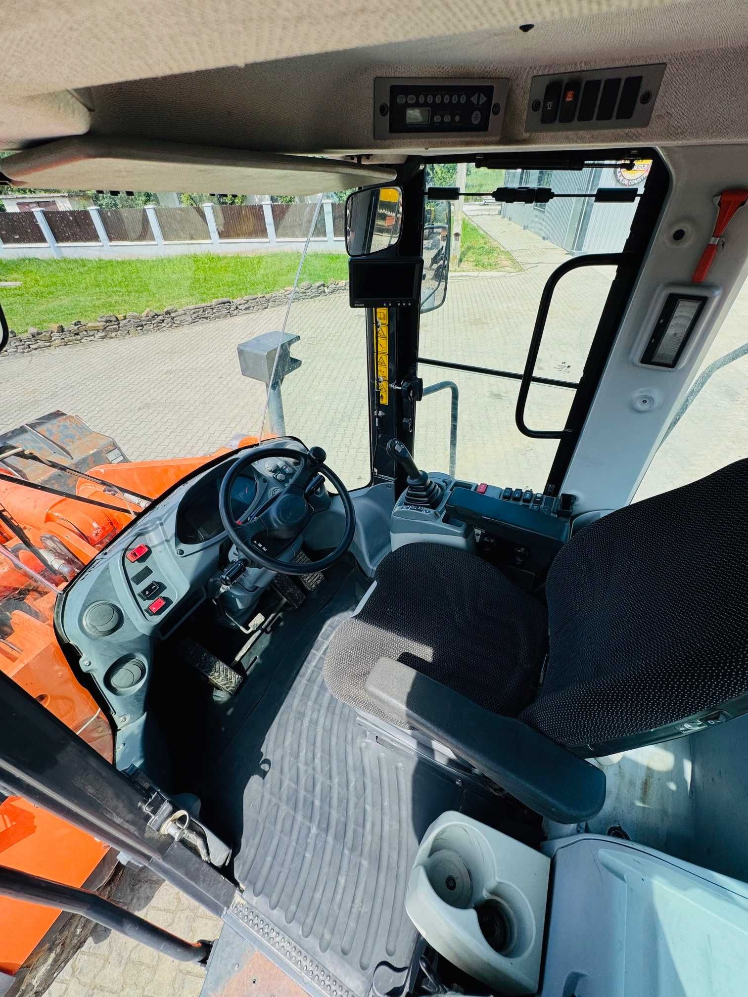 Incarcator frontal Hitachi ZW 250, an 2014, 22 tone, cupa 4 mc, TOP