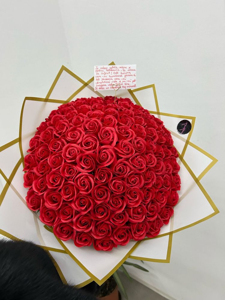 Buchet trandafiri sapun nuante de mov cu model