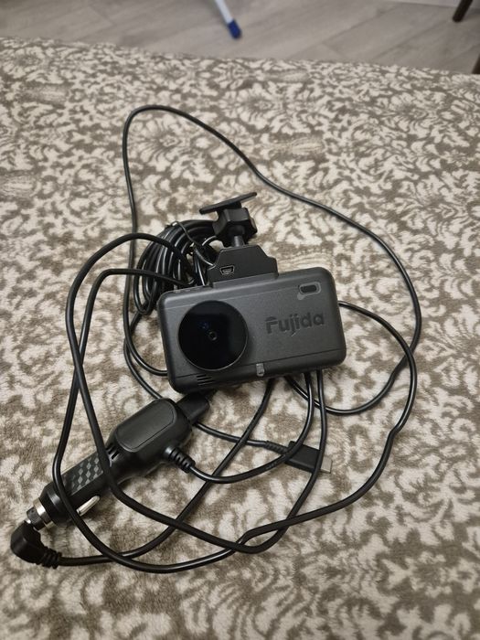 Продам срочно автомобильный видеорегистратор Fujida Zoom Smart S.