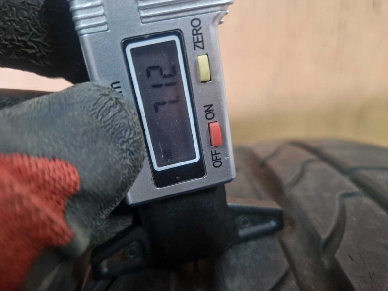 2 Bridgestone R19 235/35
летни гуми 
DOT2118