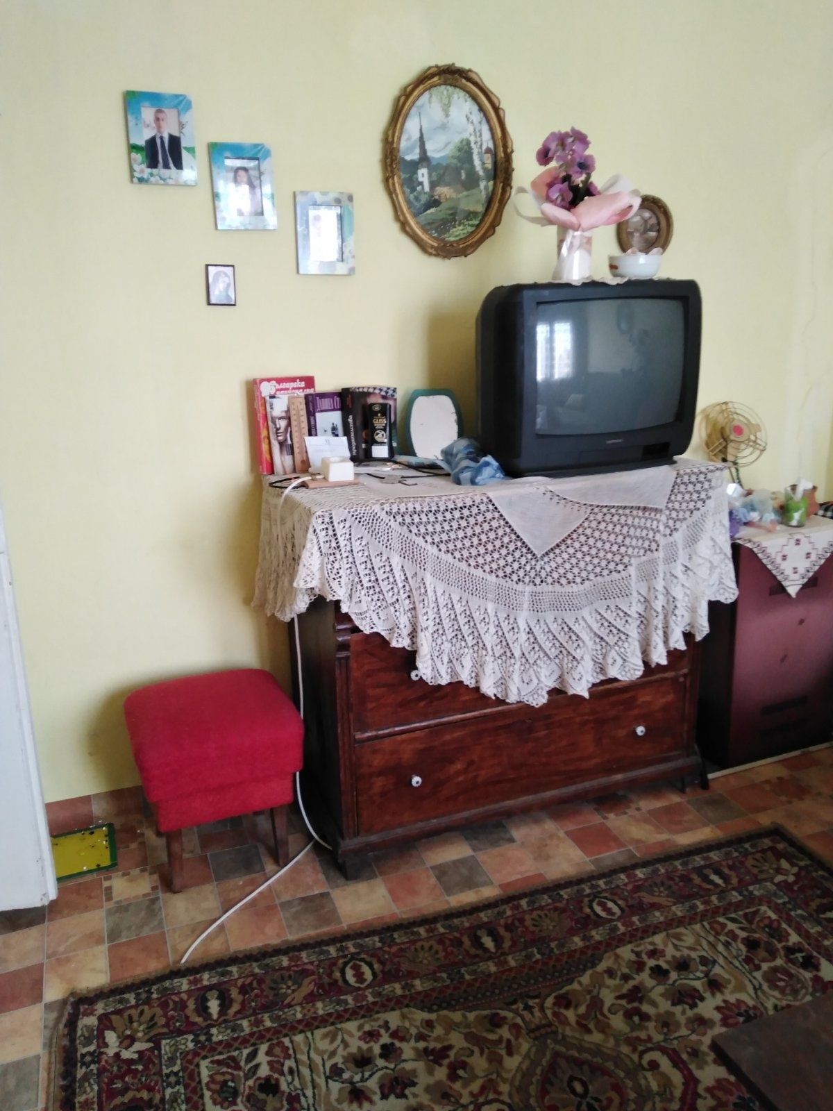 Продава се къща с двор в с.Староселци