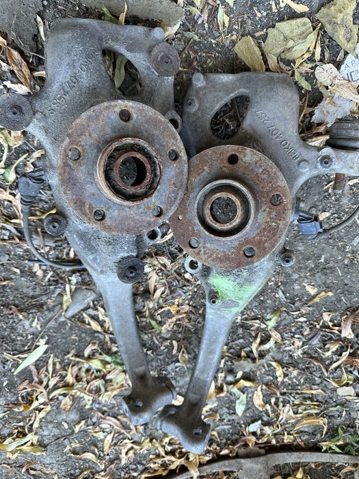 Fuzeta stanga dreapta fata audi a4 b8 b8.5 R8k0407257s R8k0407258s