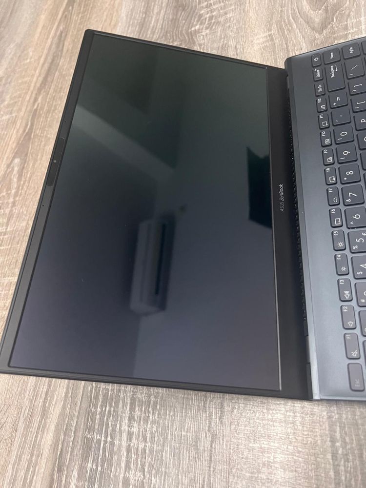 Laptop ASUS ZenBook 13 oled