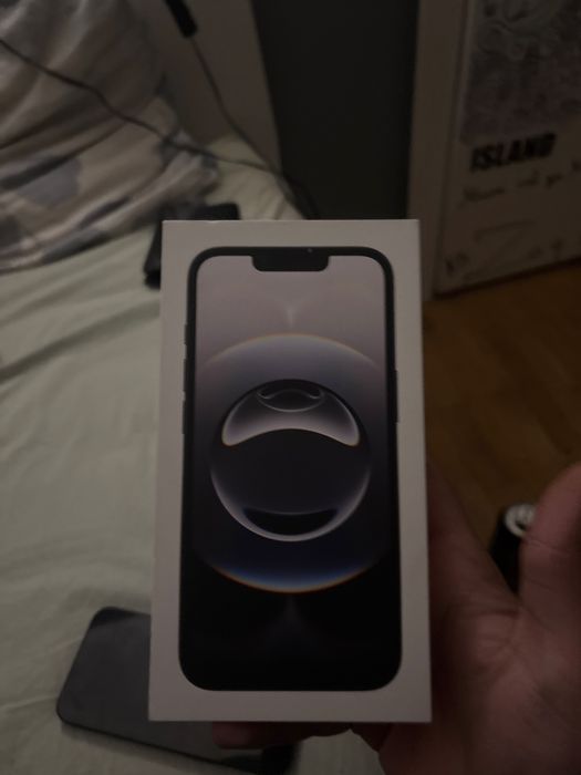 iPhone 16e с  кутия  и кабел чисто нов 126gb