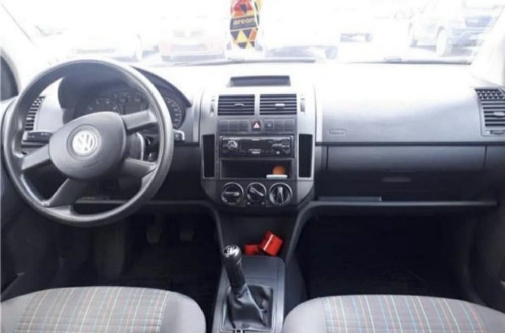 Volkswagen Polo 9N – 2006 – Roșu – 1.2 Benzină (47 CP)