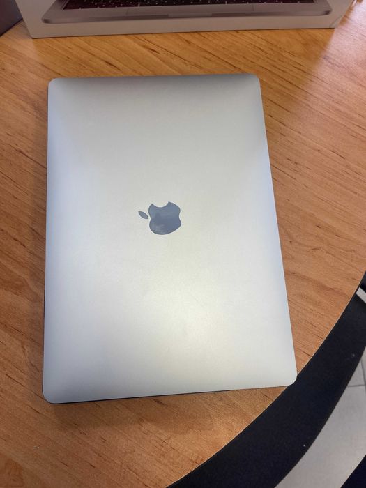 M1 MacBook Pro 13.3'' 8-CPU, 8-GPU, 8RAM, 512SSD