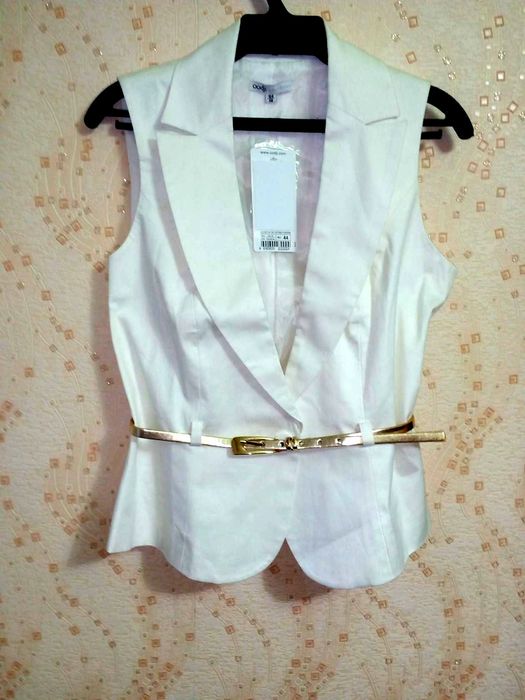 Продаются ( жакет; брюки и т.д )