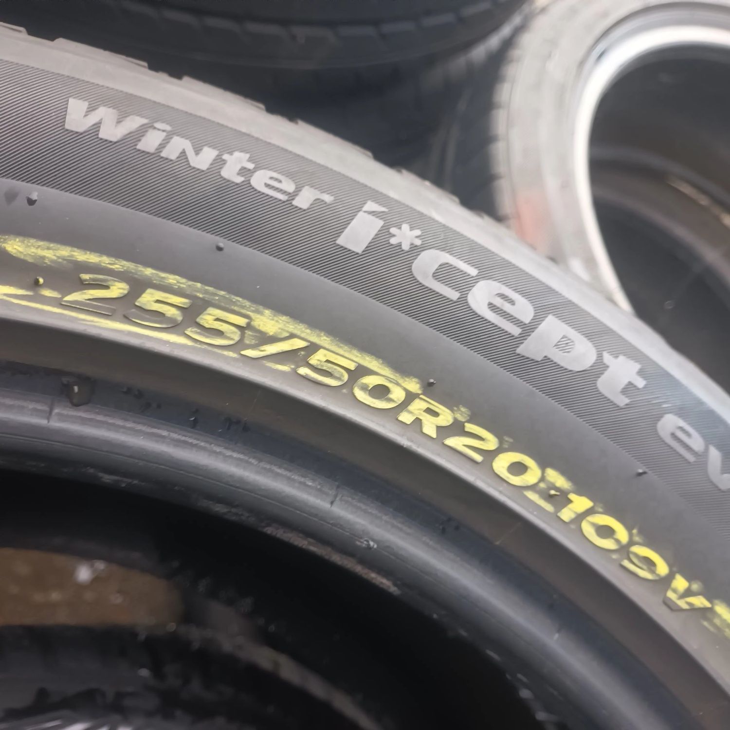 255 50 20 HANKOOK  4броя зимни дот 2020г