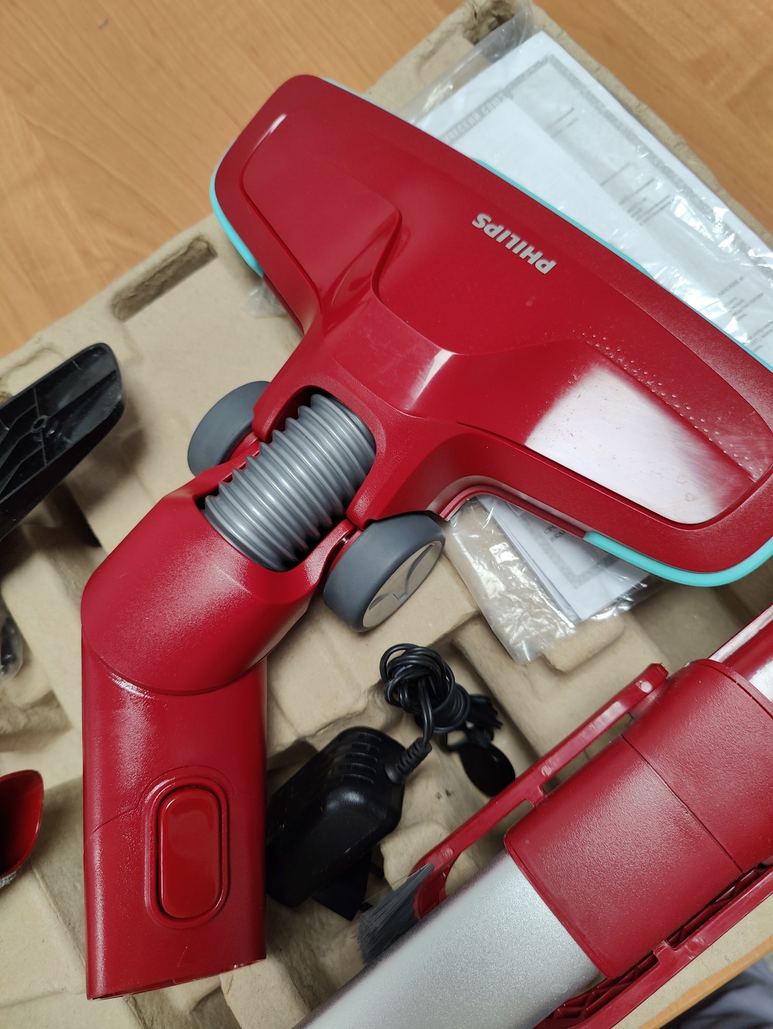 Пылесос вертикальный Philips FC6721/01. Новый