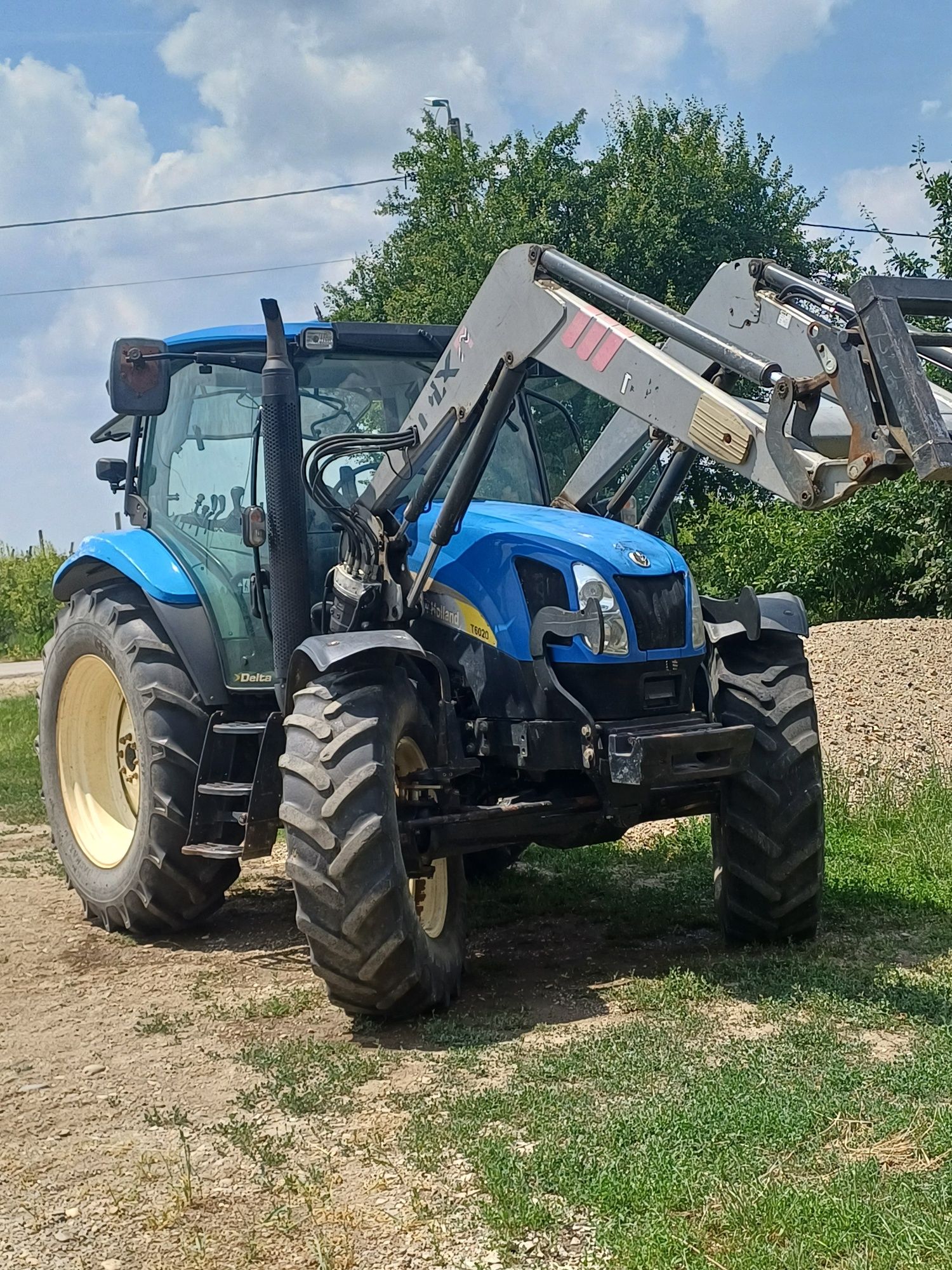 Vând New holland t6020