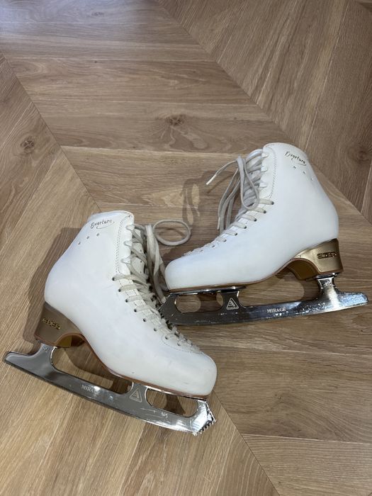 Продам фигурные коньки