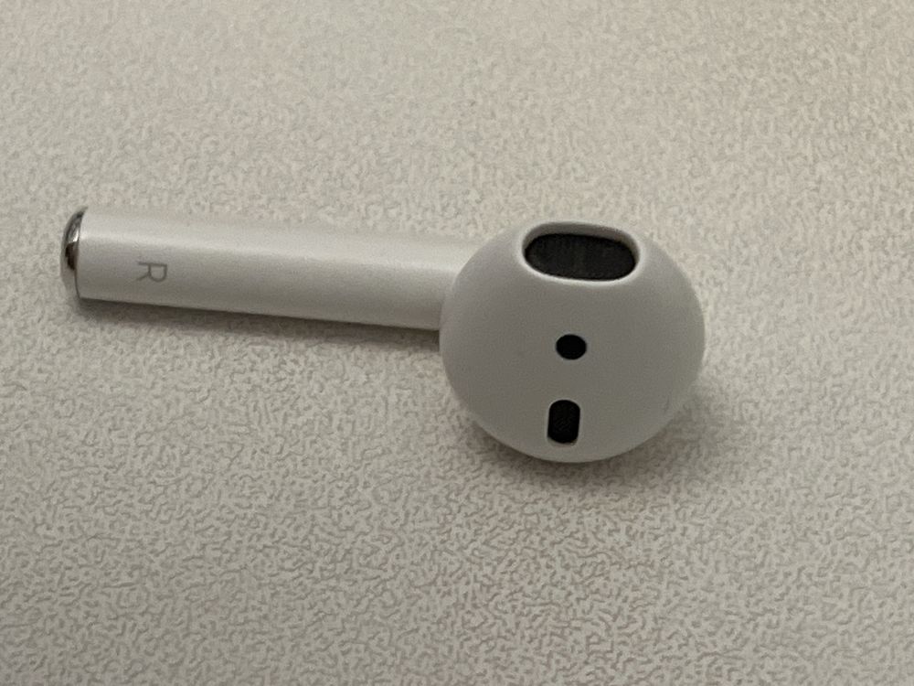 AirPods 1 (1 наушник + кейс) — отличное состояние