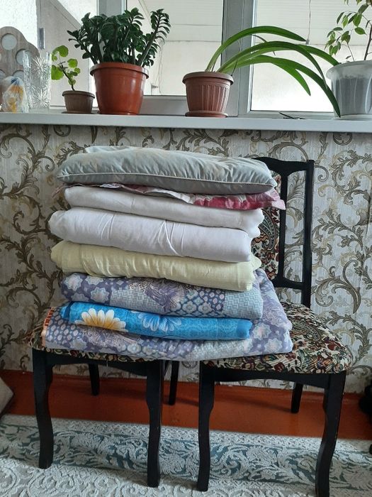 Одеяло, подушки, корпешки)