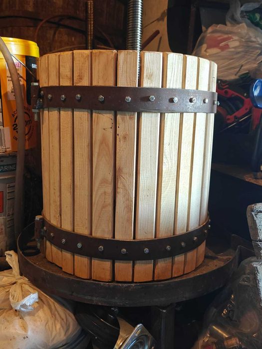 Vand teascuri productie vin