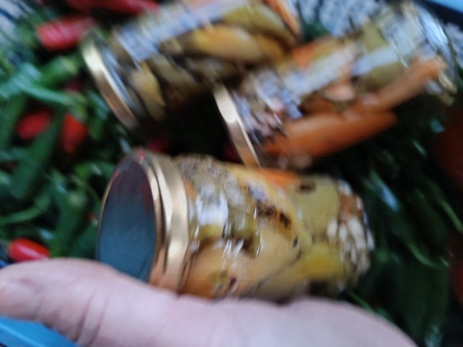 Пукани, люти чушлета с чесън и магданоз