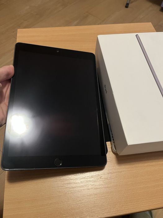 Ipad 7 32 gb stare impecabila, bateria frt buna, folosit putin