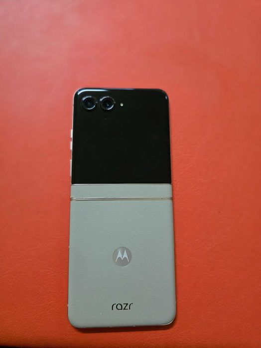 Motorola razr 50