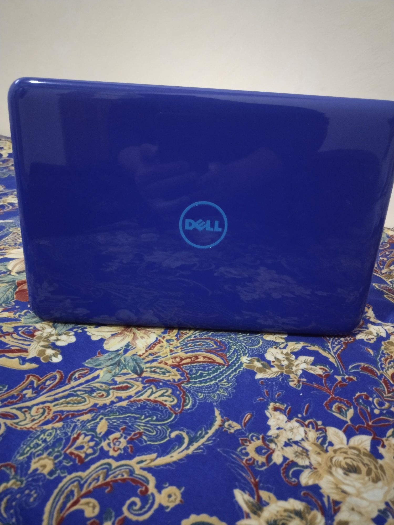 Кампиютер нет бук DELL