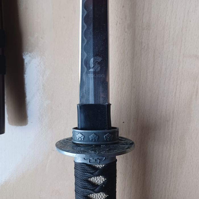 Остър меч катана стомана