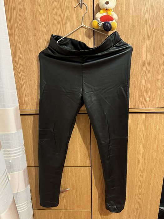 Pantaloni de piele