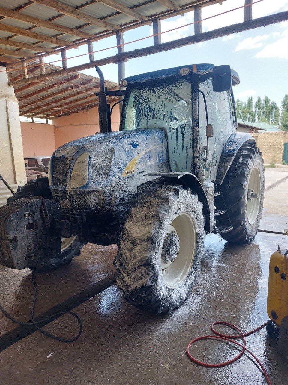 New Holland 60 70 sotiladi Plug bilan