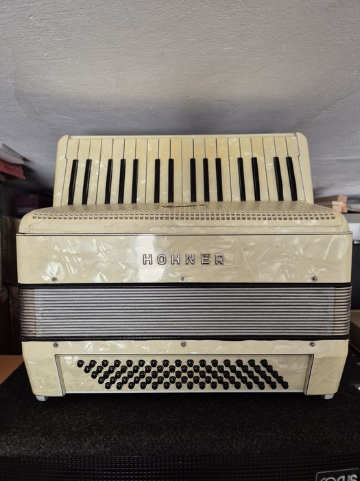 Acordeon Hohner Verdi II în Data