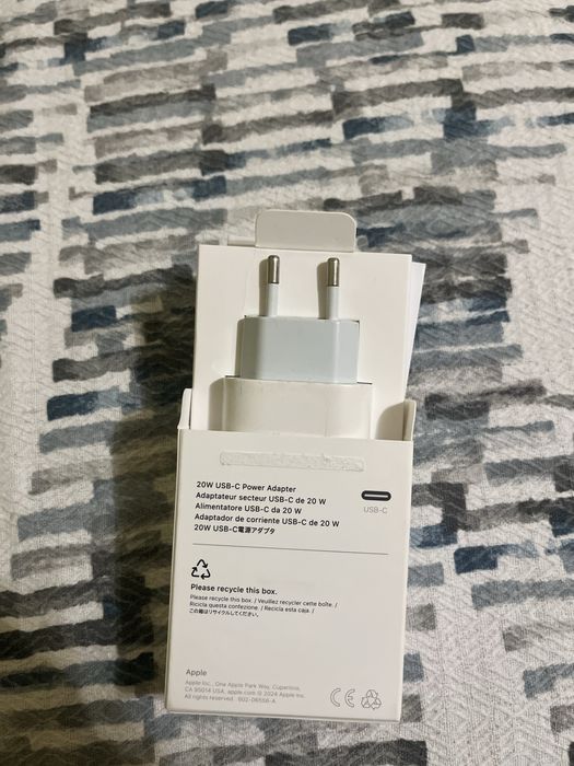 iPhone 13 Pink Отлично състояние Пълен комплект 12 кейса и адаптер