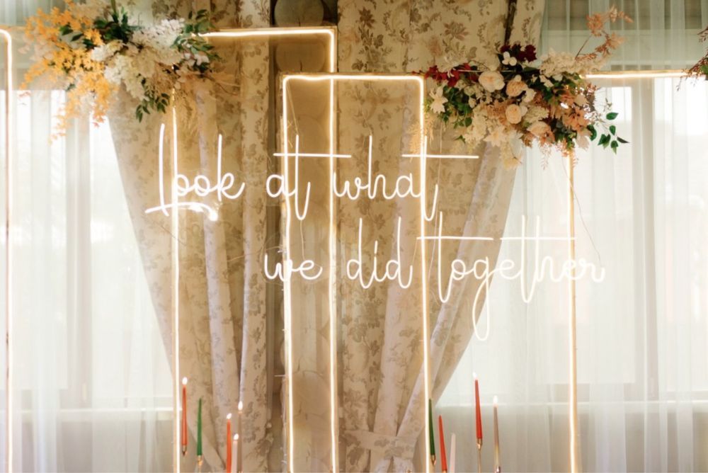 продам неоновую вывеску готовую