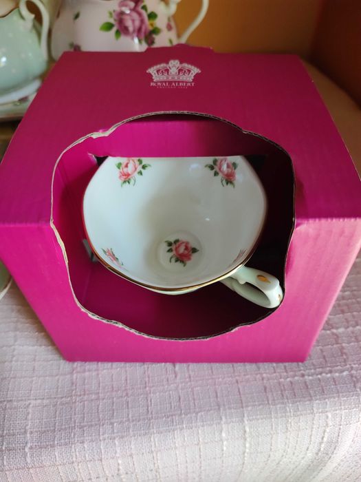 Нов сет за кафе/чай Royal Albert Polka Rose