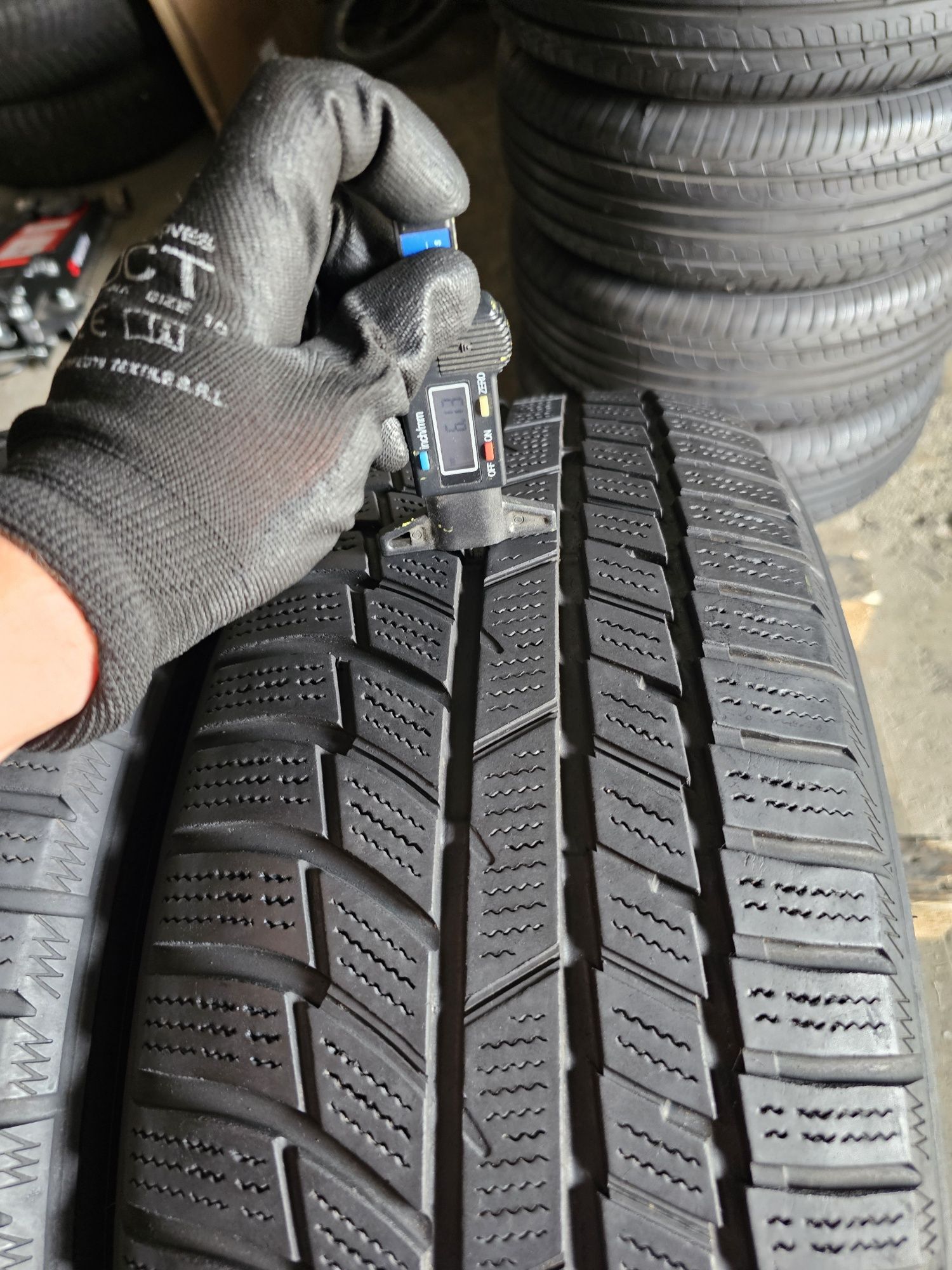 2 anvelope iarna 225 55 18 Toyo 6mm