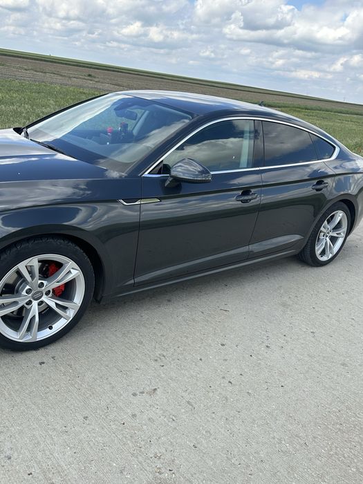 Audi A5.