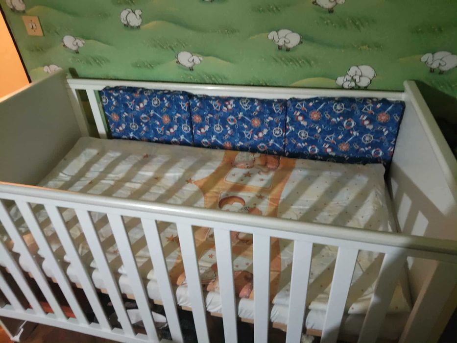 Бяла бебешка кошара