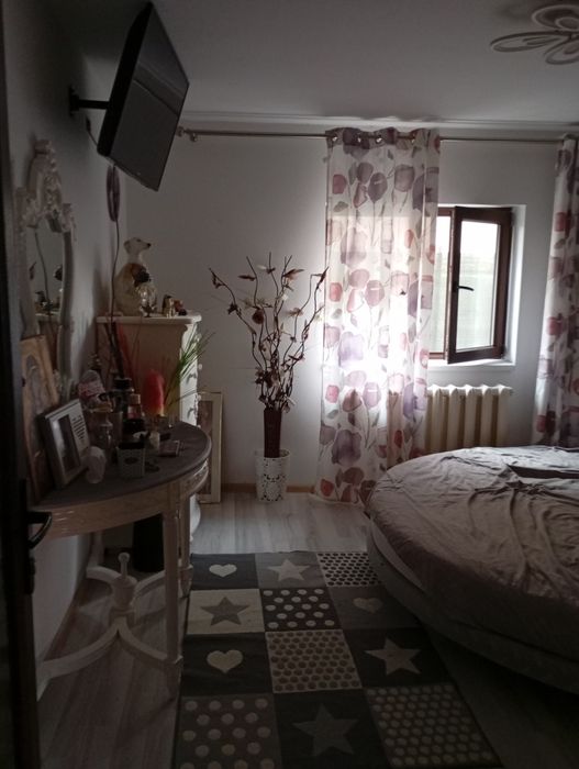 Vând casă 140.000 euro