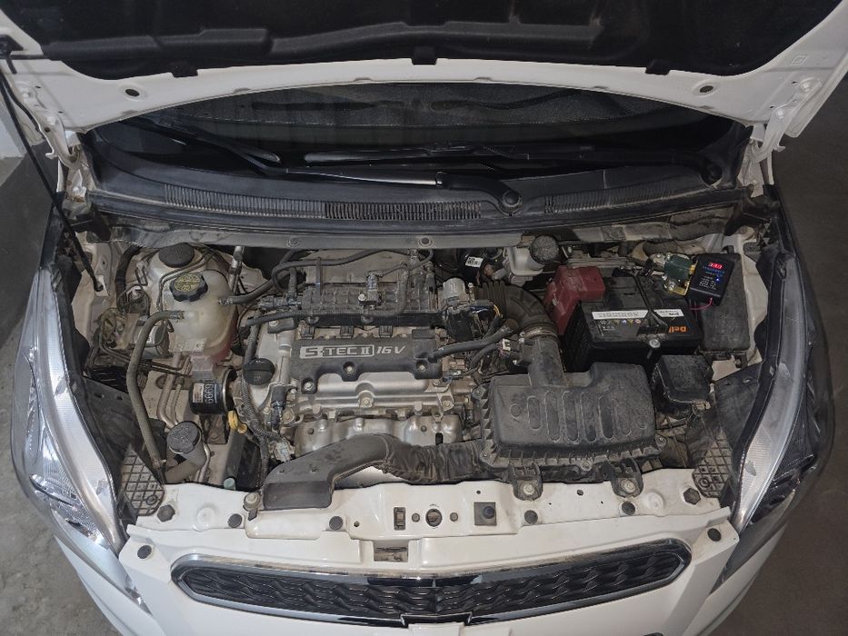 Продам Spark автомат белый, Масло, пробег 19 000 км