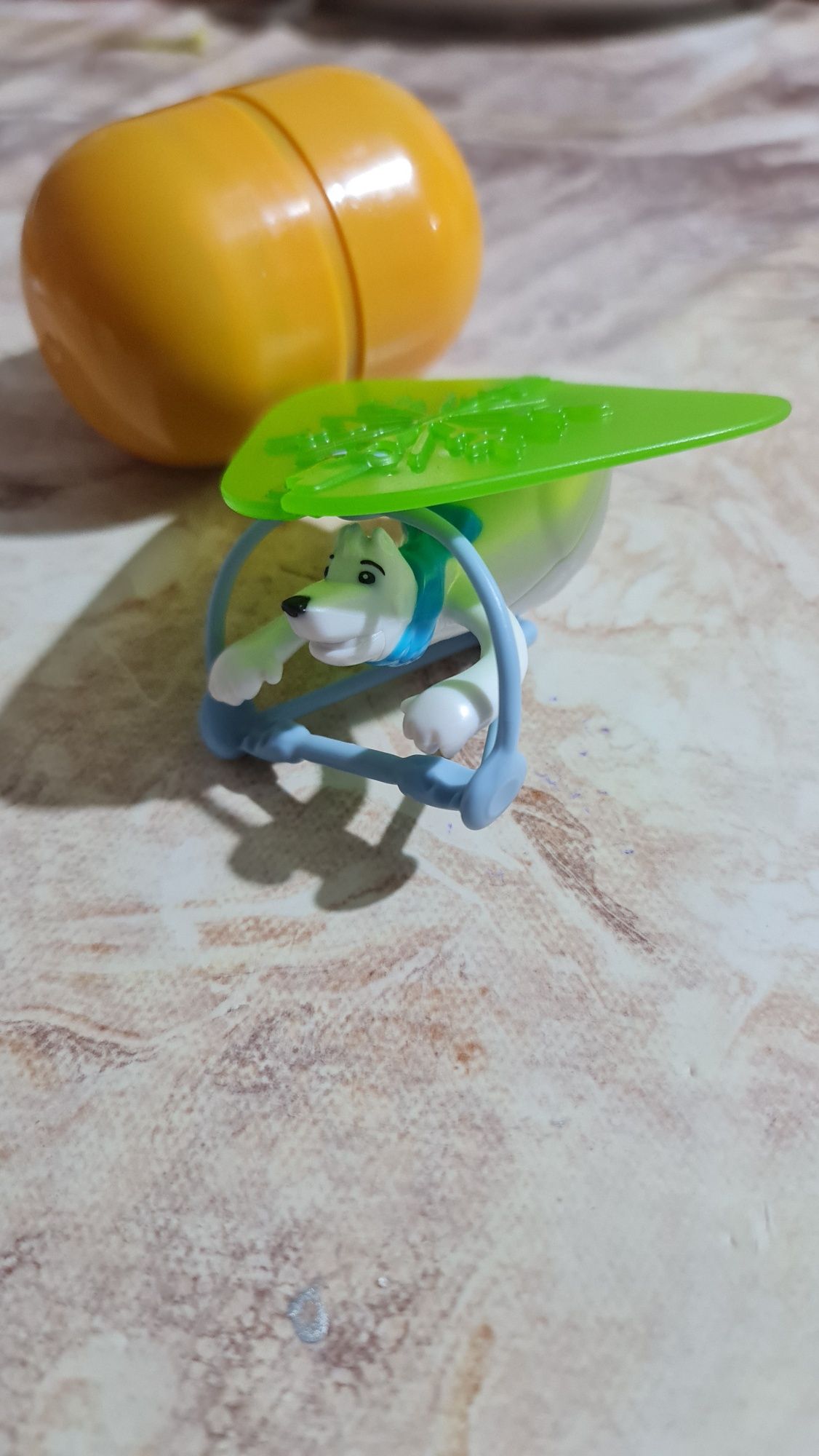 Kinder колекции и играчки