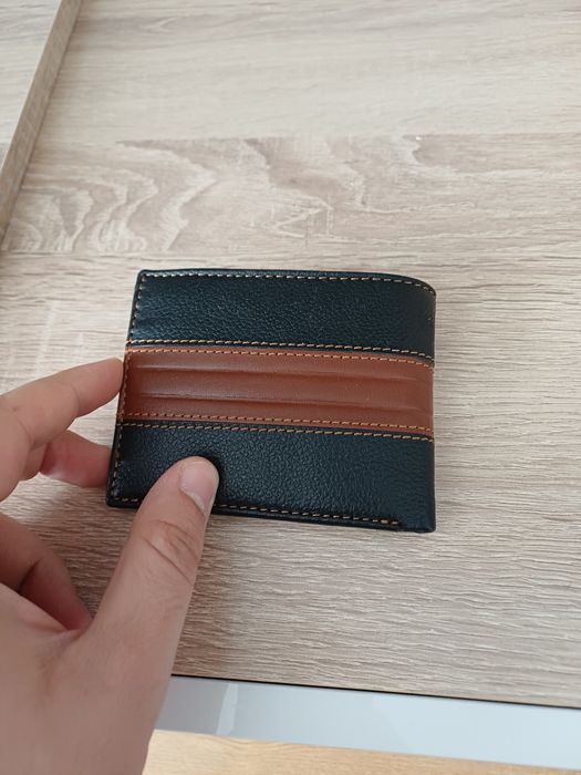 Портфейл чисто нов