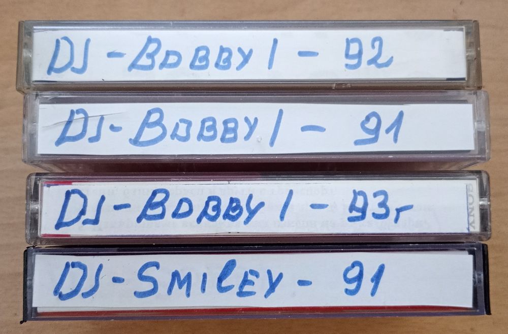 Продавам 4 броя аудио касети с DJ BOBBY I и DJ Smiley