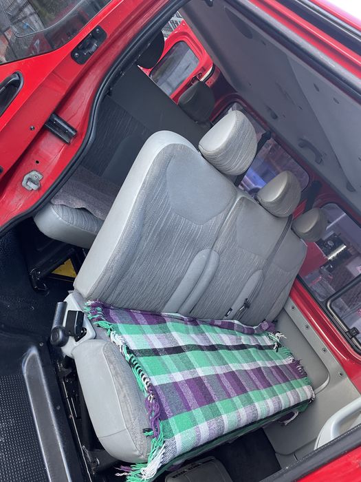 Nissan Primsatr 2011 8+1