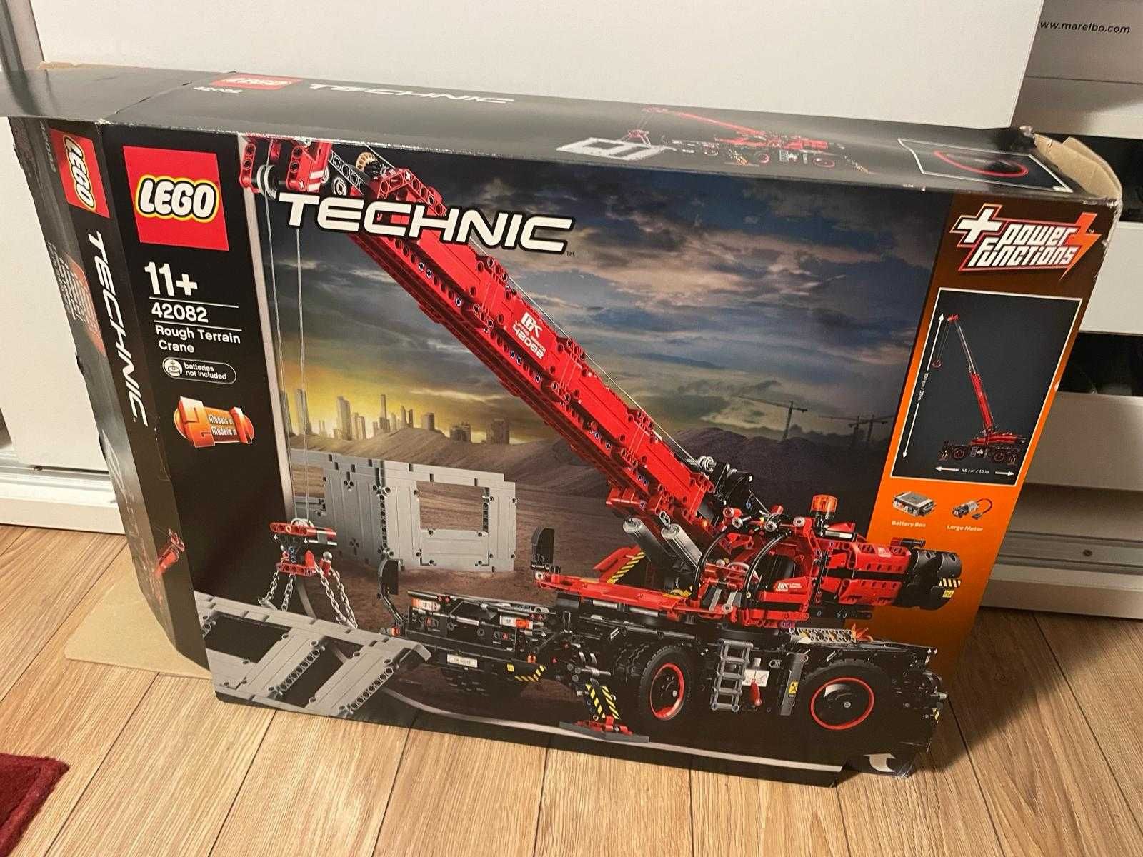 LEGO 21322, 42082