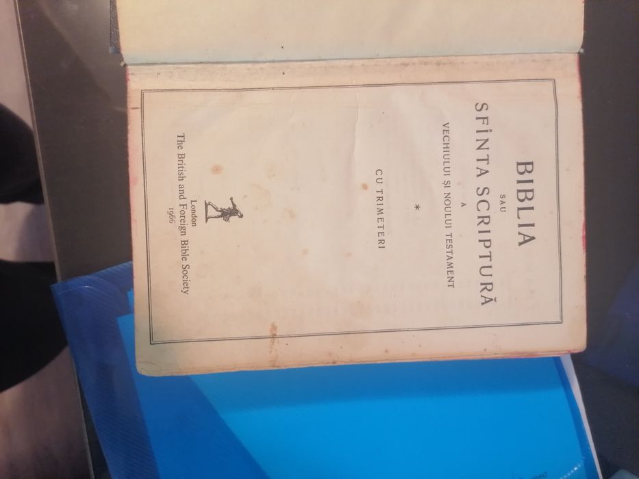 Biblie veche, rara, editata în Londra
