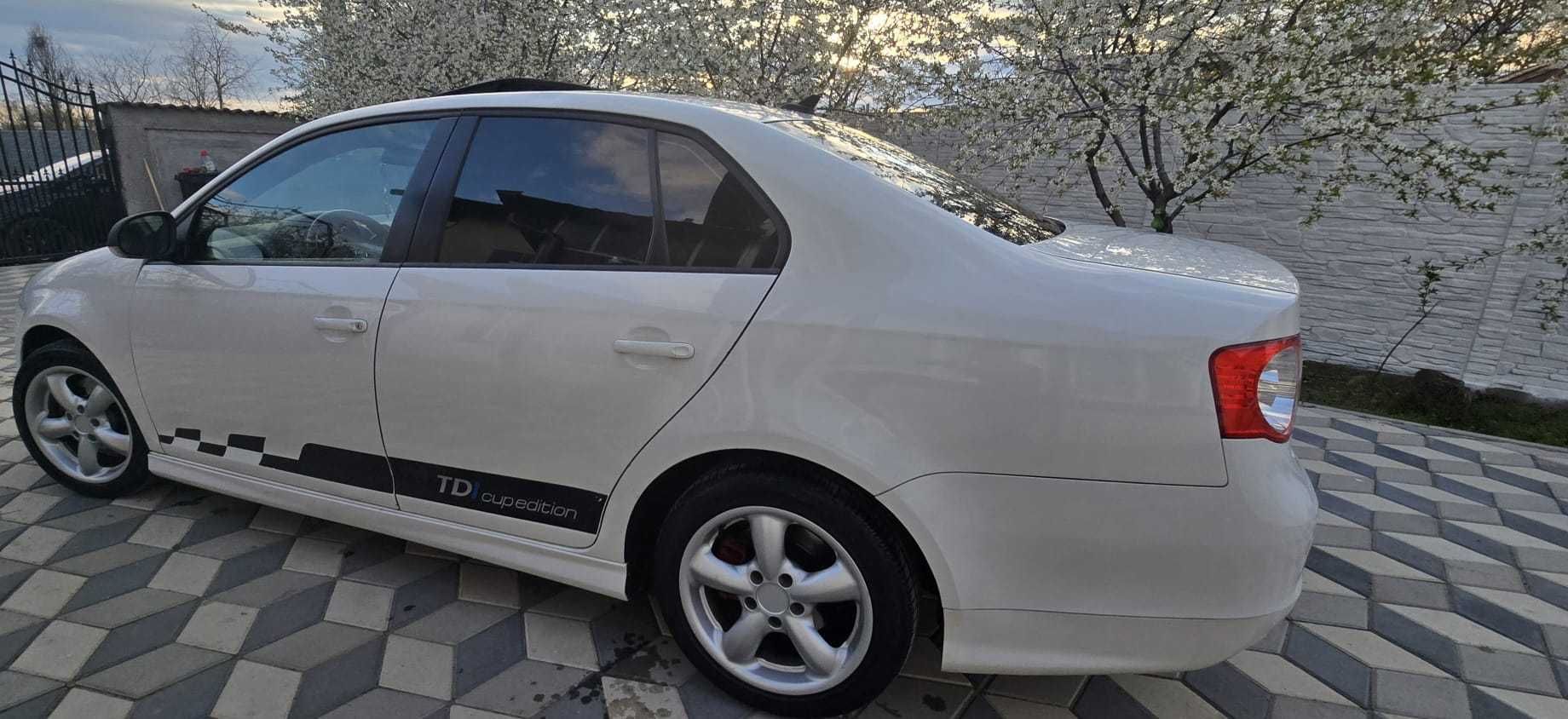 VW JETTA Model America 2.0 TDI/GOLF 5 2012