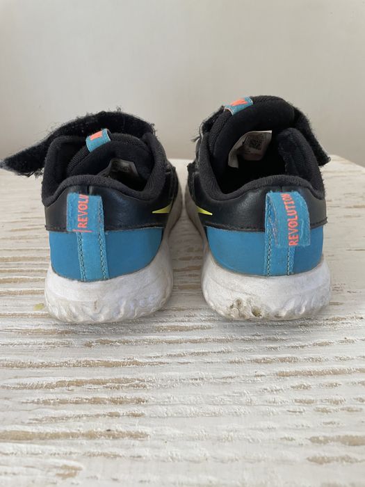 Маратонки nike 26 номер