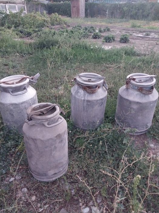 Продам фляги 3шт по 38л, 1шт 25л и разное