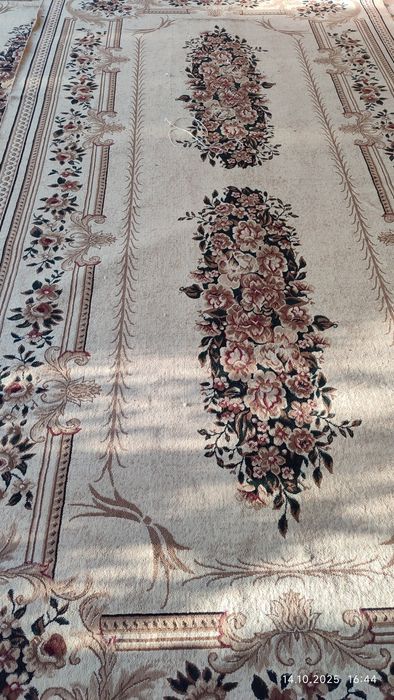 Gilam sotiladi  5.80 x 3 (2 ta bor)