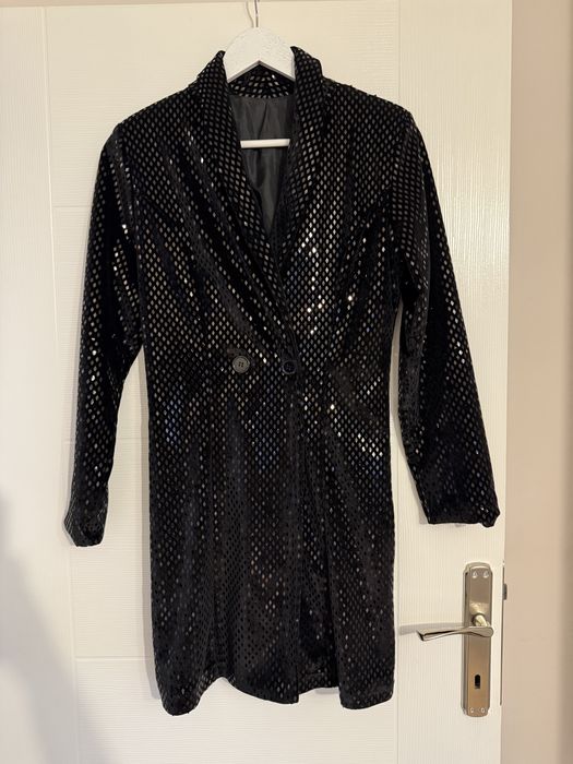 Къса блестяща рокля тип сако: блейзър