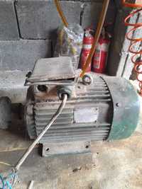 Motor electric trifazic