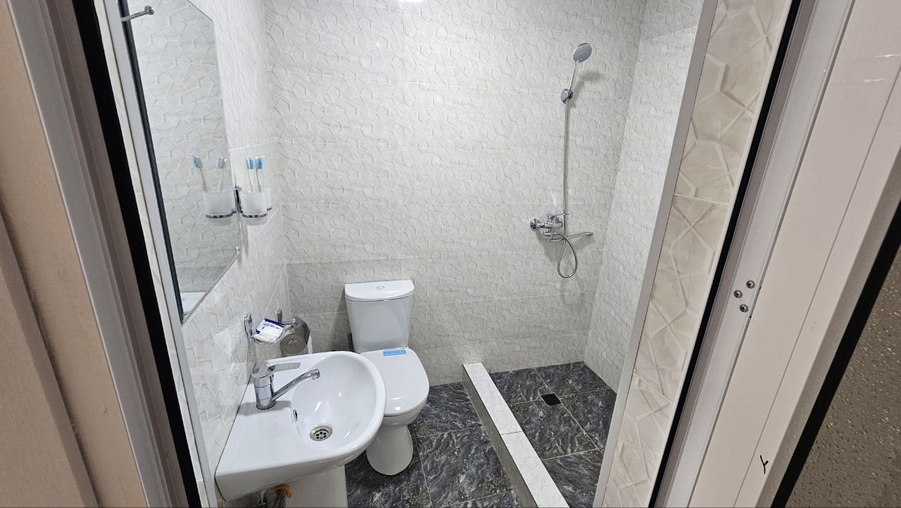 Arzon Hotel Oilaviy